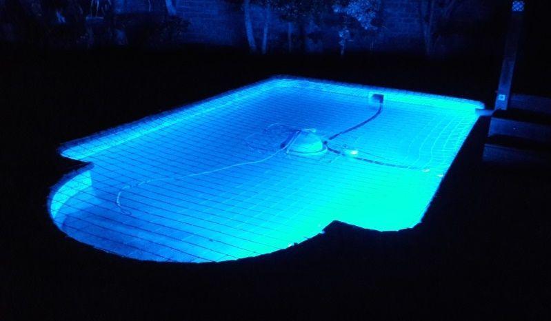 RGB LED Strip 12V 60LEDs/m IP68 Fully Waterproof Dimmable 5 Metre Full Kit - ATOM LED