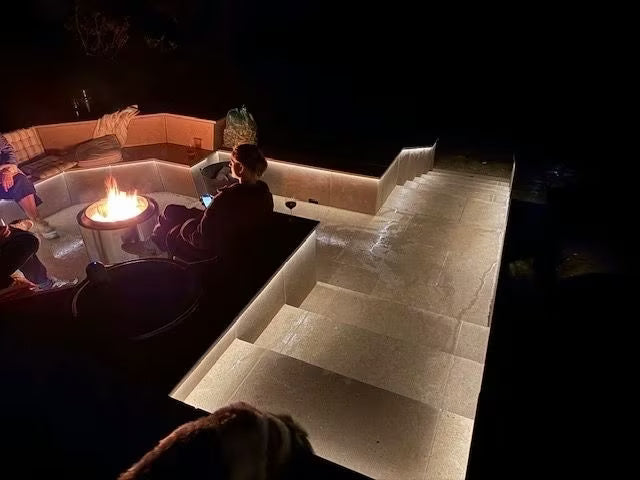 Marble seating well, warm white perimeter wash